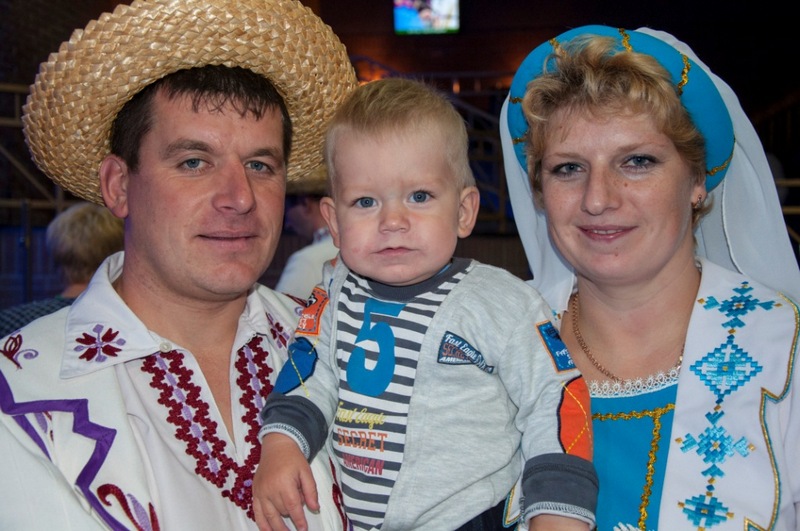 Иван, Ольга и маленький Ваня Кожановские. Фото с brsm.by