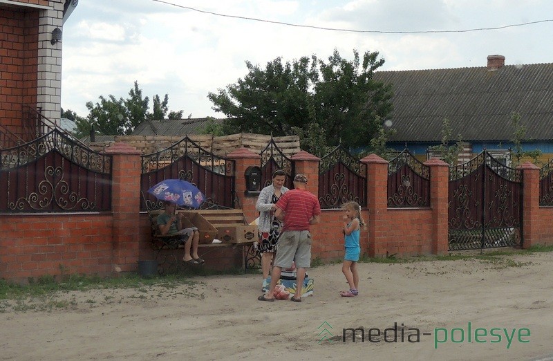 Первые помидоры продают в Ольшанах