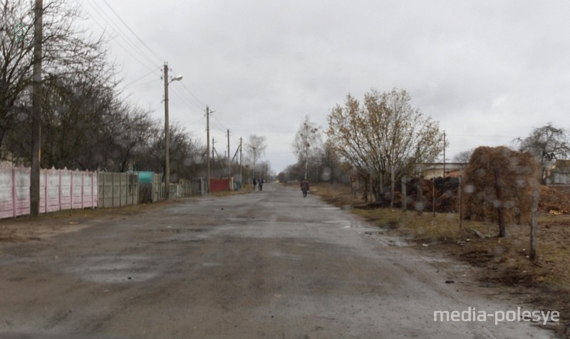 Местные не очень хотят рассказывать о том, что произошло. Видят фотоаппарат – закрываются