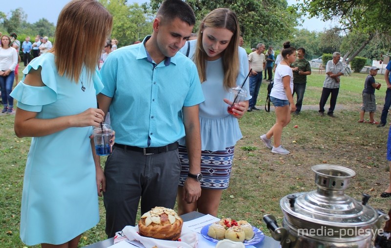 Угоститься на празднике было чем