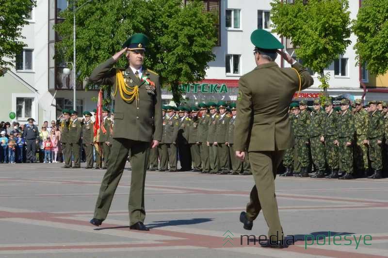 Начинается военный парад