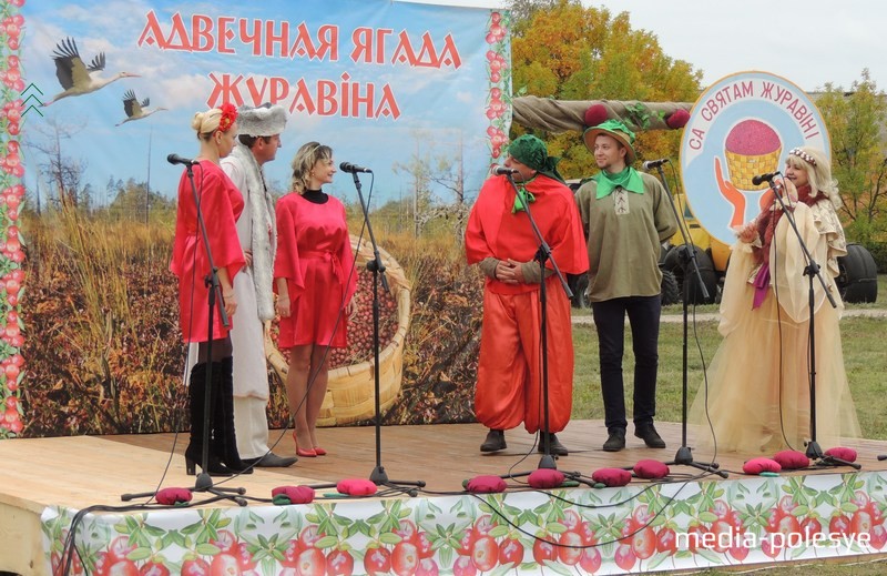 Удзельнікі “Альтанкі” выступаюць на свяце “Журавін”