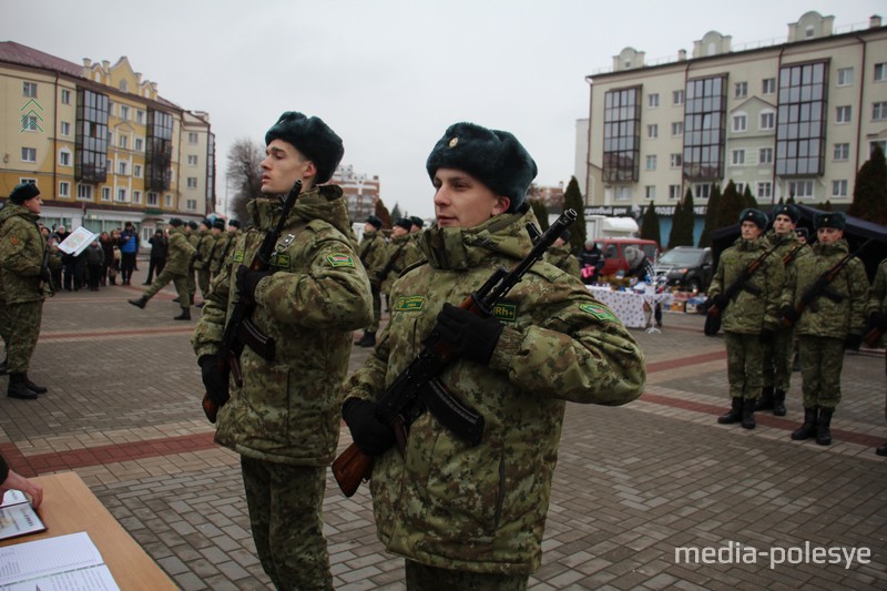 Первые бойцы готовы принимать присягу