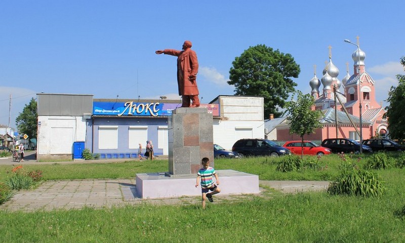 Памятник Ленину в Давид-Городке установлен в 1953 году. Фото с сайта vadim-i-z.livejournal.com