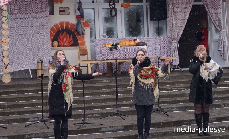 У бывшего ДК «Трикотажник» тоже пели