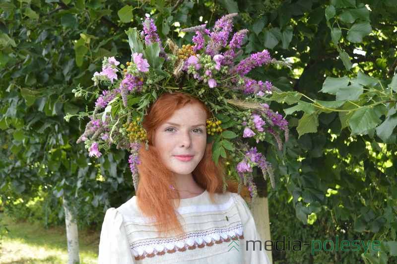 Юліана Лемяшэўская вучыцца ў Пінскім медыцынскім каледжы. Дзяўчыну ўвесь час суправаждаў яе хлопец, які прыйшоў падтрымаць яе на конкурсе