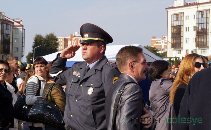 Исполняется Гимн Беларуси