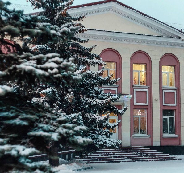 #snowstorm #light #building #city #street #streetphotography #streetphoto #luninets