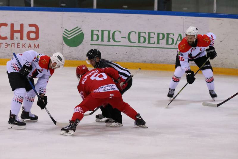 Вбрасывание. Фото hockey.by