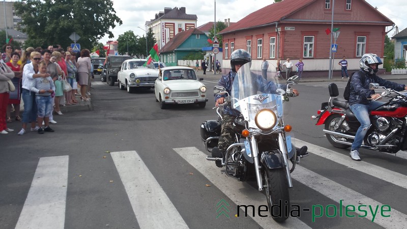 Ретро-автомобили прибыли для участия в автопробеге из Бреста