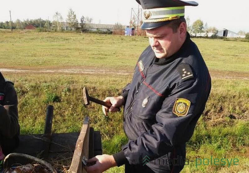 Гужевые повозки обязательно надо обозначить светоотражающими элементами, чтобы их хорошо было видно в тёмное время суток