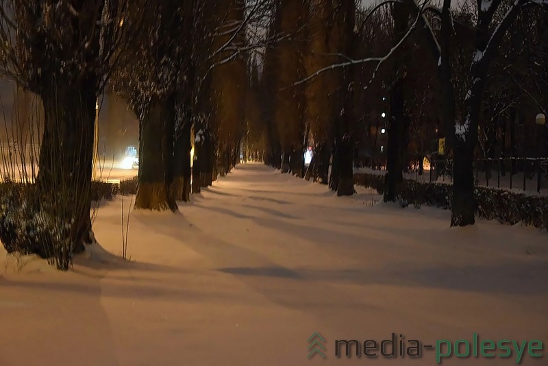 На улице 60 лет Октября к очистке тротуаров ещё не приступали