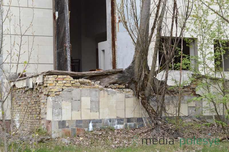 Город Припять – памятник советской индустриализации и беспомощности человека перед силами природы. Всё-таки ядерная катастрофа – это страшно.