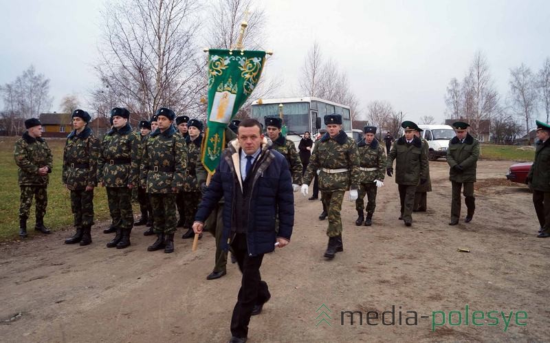 Солдаты Пинского погранотряда прибыли к храму в Плещицах