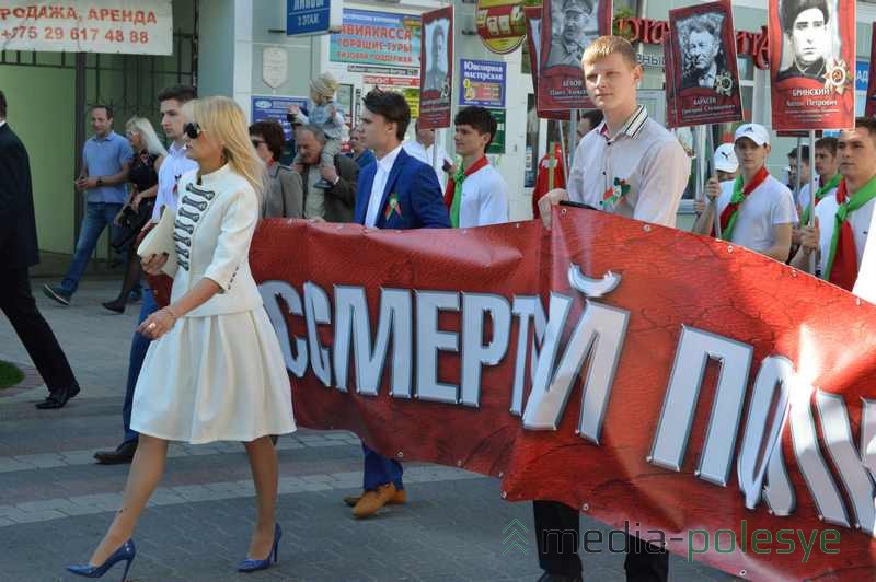 Бессмертный полк в Пинске 9 мая 2016 год