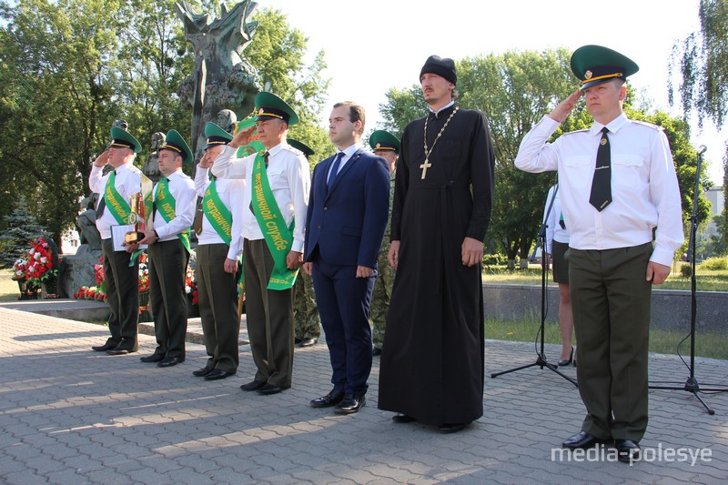 Памятный митинг у памятника партизанам Полесья в Пинске