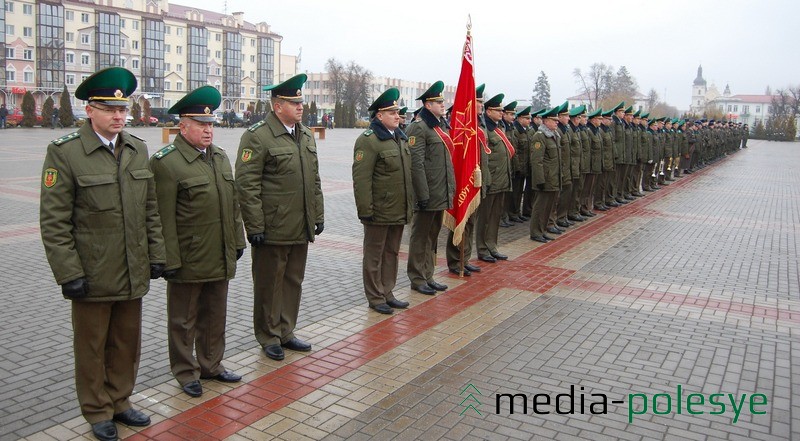 Офицеры части и Боевое знамя