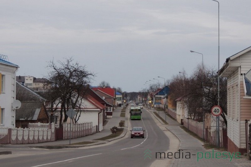 Улица Советская (в направлении Давид-Городка от площади Комсомольской)