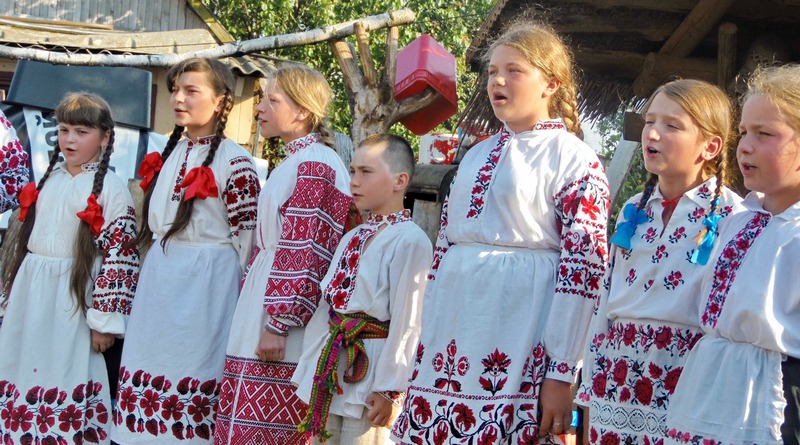 Юные артисты исполняли забытые песни своих бабушек