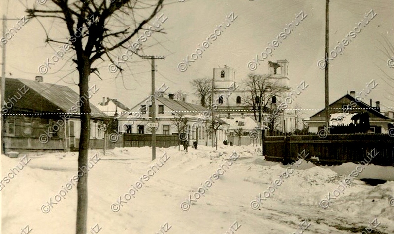 Вид с улицы Горького на Доминиканский костёл (разрушен в 1949 году)