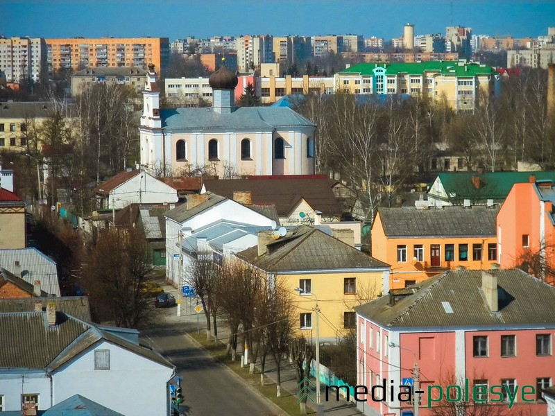 Улица Советская - вдали Свято-Варваринская церковь