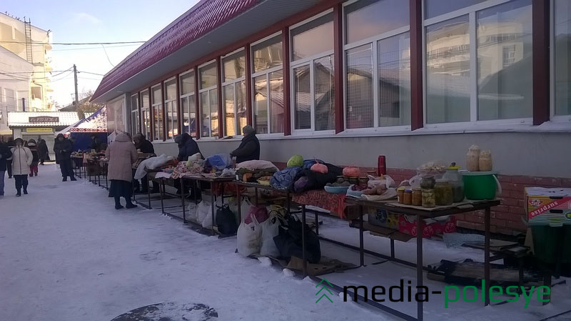 На прилавках официального рынка такой же товар и цены, как и на несанкционированном