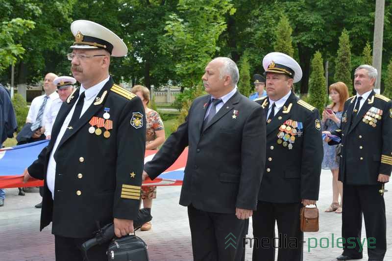 На мероприятие приехали гости из России, среди них были военные,  получившие награду «Герой Российской федерации»