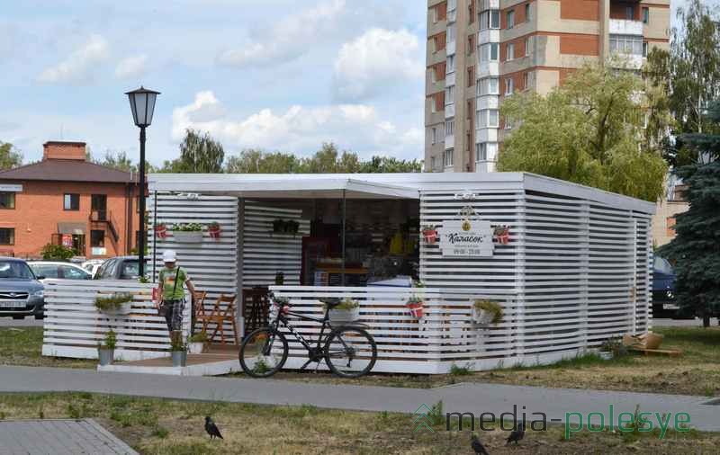 Если под термин «горячая пища» не попадают хот-доги и блинчики, то в мини-кафе Колосок, глинтвейн продавать будет нельзя