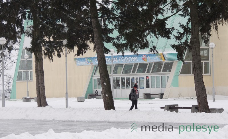 Площадка перед ФСК «Коммунальник»