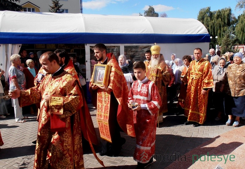 Архиепископ Пинский и Лунинецкий Стефан перед началом торжественного молебна