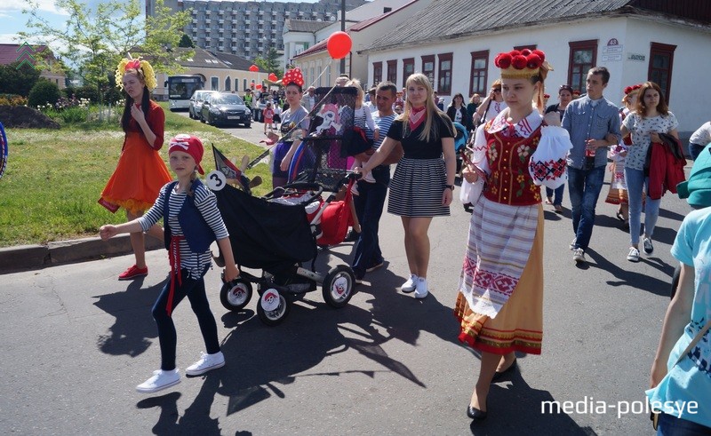 «Пиратский корабль» и семейка пинских пиратов