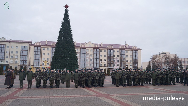 Во время присяги пинских пограничников в 2016 году