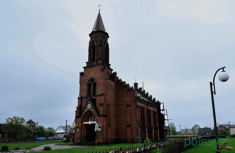 Костёл Св. Петра и Павла начала XX в., г.п. Логишин Пинского района