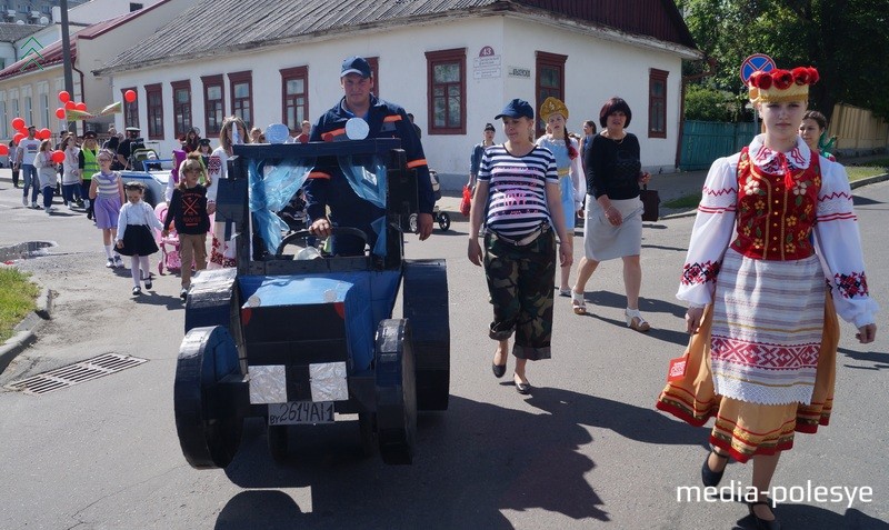 Коляска-трактор, говорят, что выпущена на МТЗ