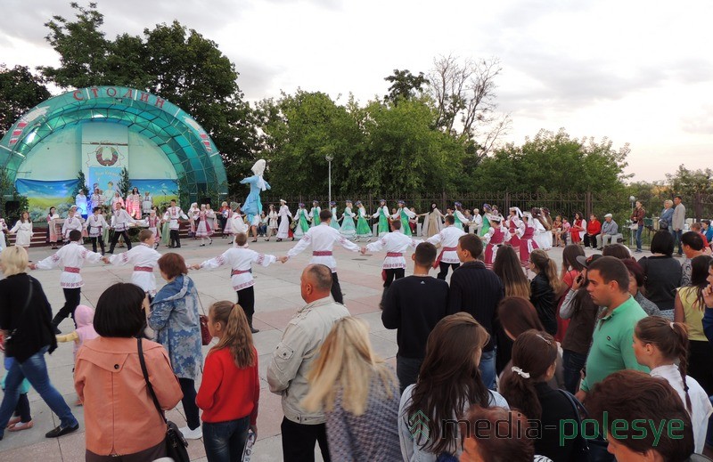 Тэатралізаваная праграма адбылася на летняй пляцоўцы ў парку