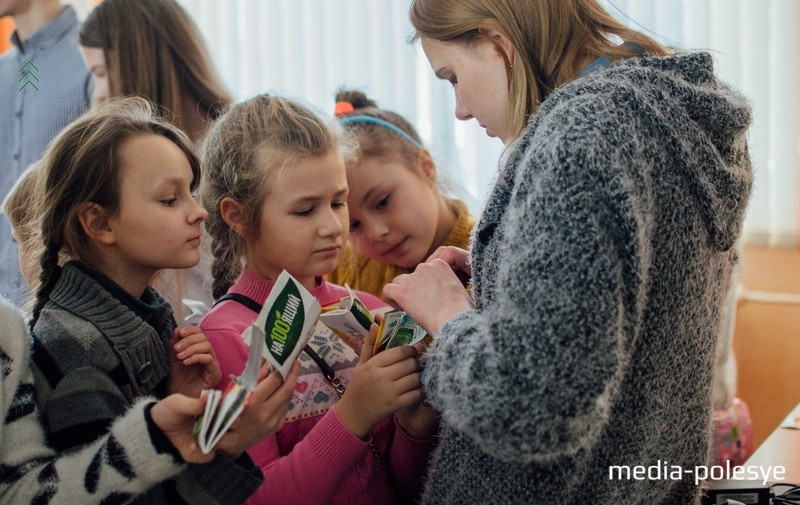 Мастер-класс по изготовлению новогодних игрушек провела Марина Скрипник  из эко-театра