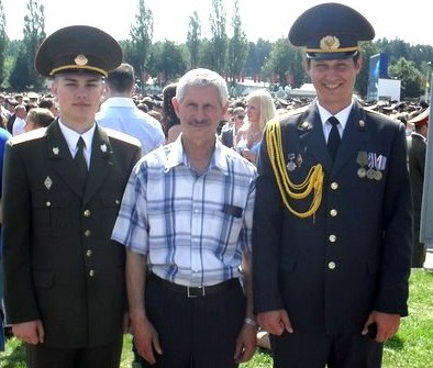 Яков Гуцко с сыновьями Евгением и Николаем. Фото из семейного архива