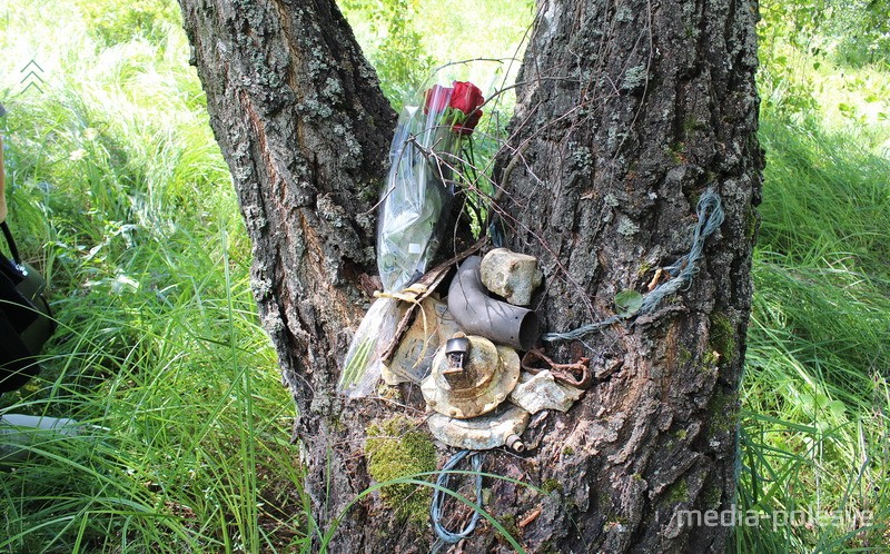 На месте падения самолёта до сих под находят его фрагменты