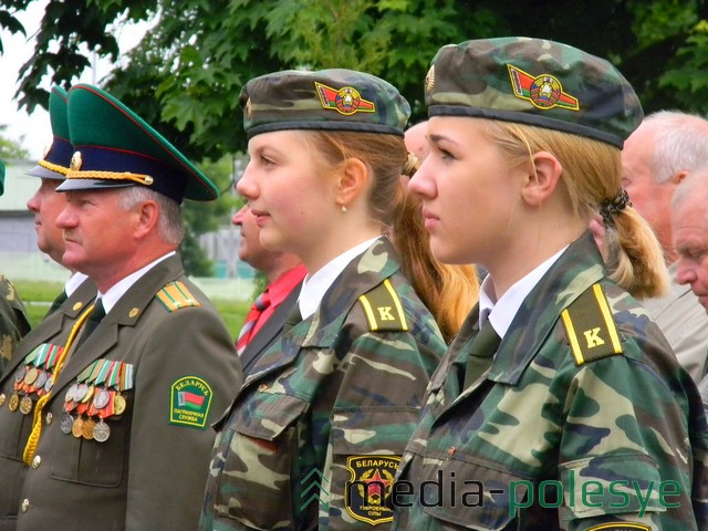 С поздравлениями - вице-курсанты военных классов пинских школ