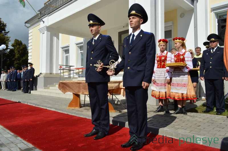 Символический ключ от нового здания