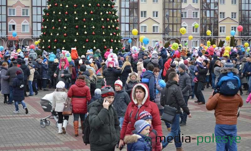 Но и с трибуны ничего не видно