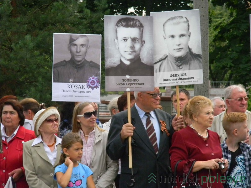 Светлые лица красноармейцев