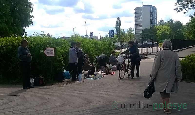 Место нелегальной торговли между АЛМИ и рынком Звёздный