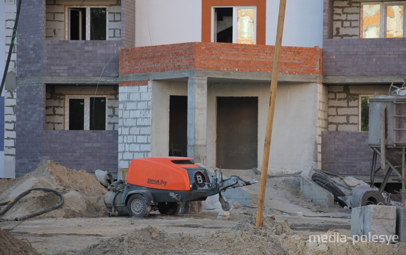  В подъезде новостройки вполне можно оборудовать пандус, как и было предусмотрено проектом