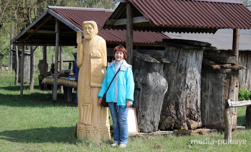 Валентина Серова. Фото на память о посещении музея бортничества