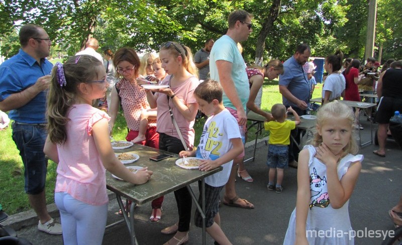 Для гостей праздника работала полевая кухня