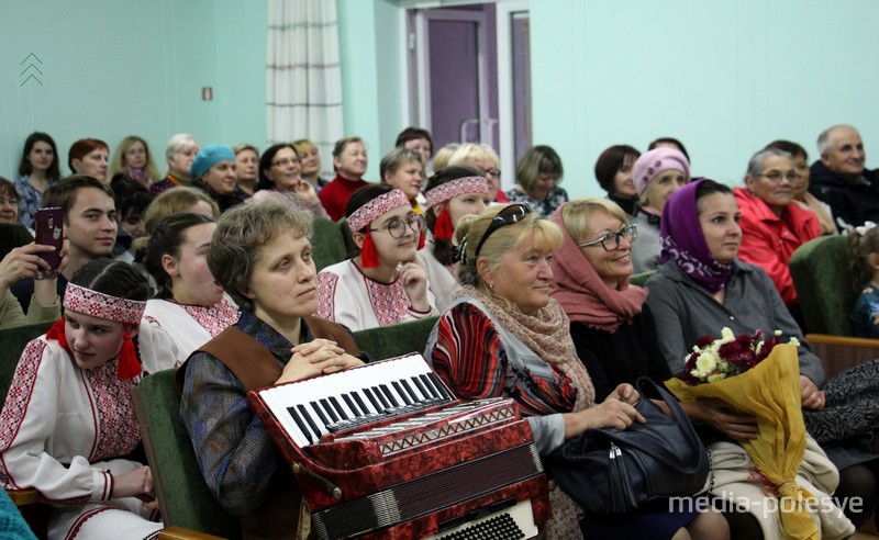 Зрители в восхищении от непосредственности полешучки