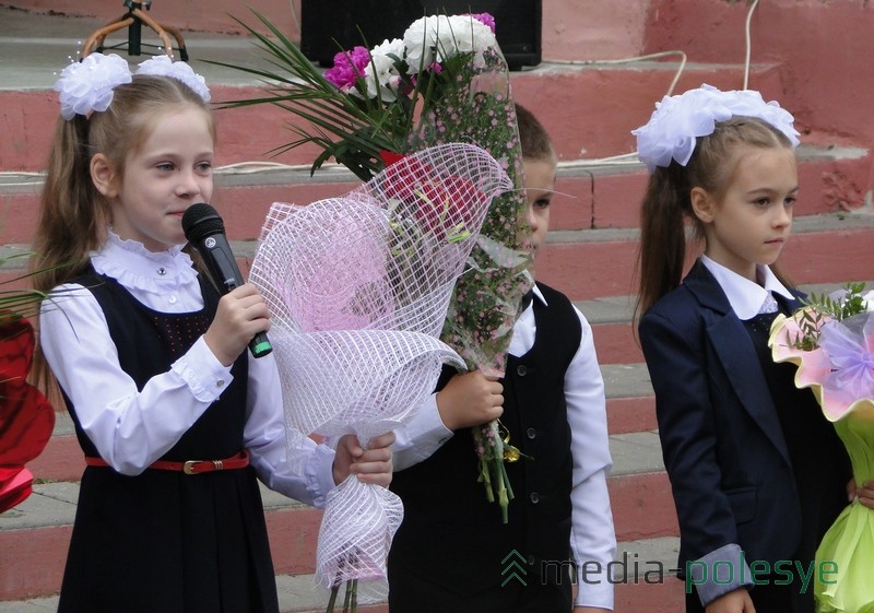 Напутствие к школе из уст самых маленьких учеников