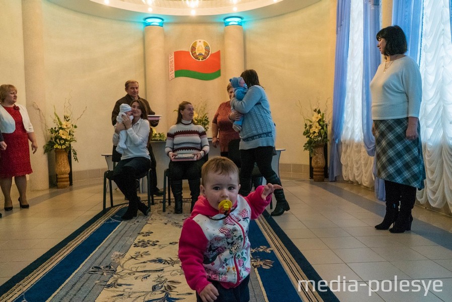 В зале торжественных церемоний оживлённо