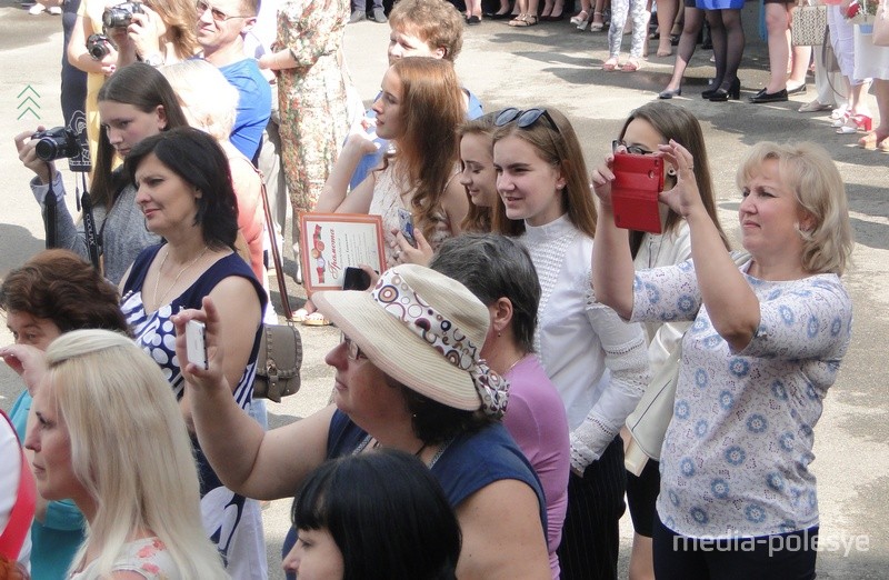 Этот день у всех останется в памяти и в фотографиях